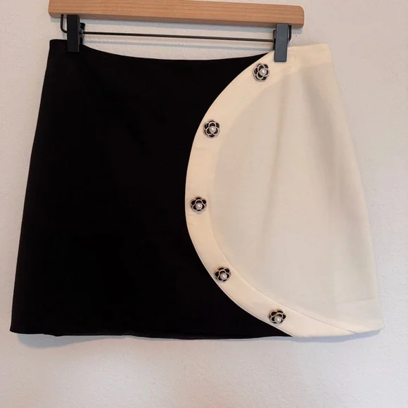 Mini skirt - Picture 2 of 4